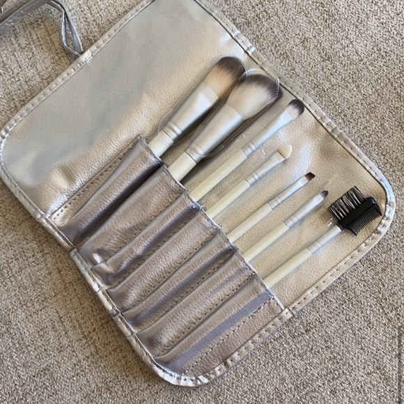 🪞 NEW 7 piece makeup brush glam set with silver roll up pouch - Picture 3 of 11